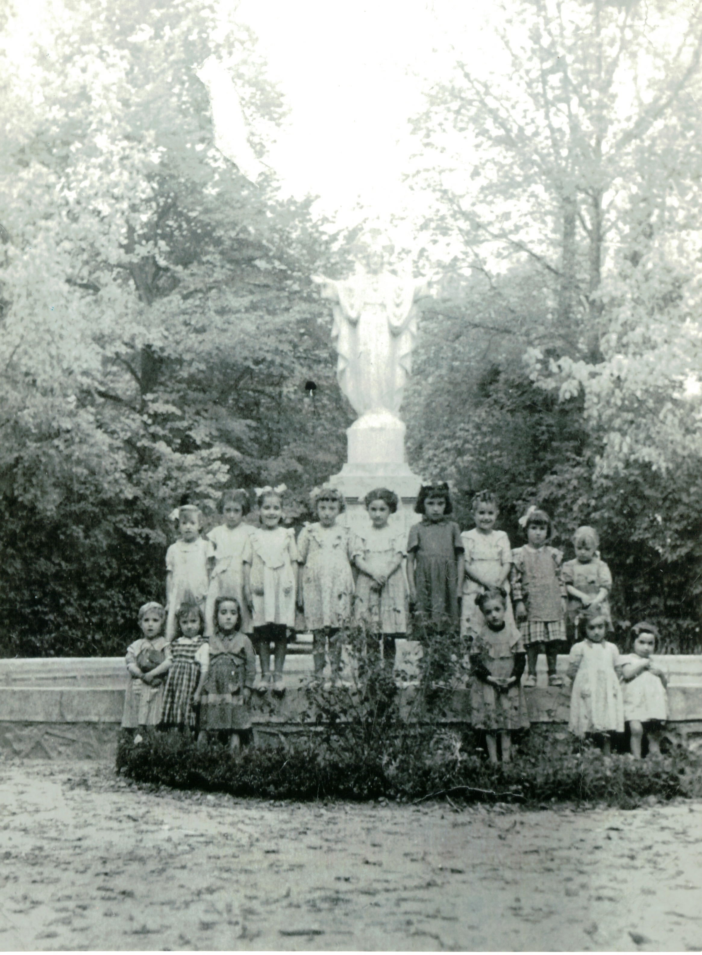 Hacia 1949 niñas en el Colegio de Santa María de Huerta