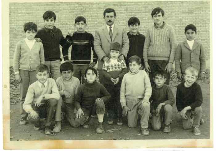 Hacia 1967 - Maestro escuelas y niños